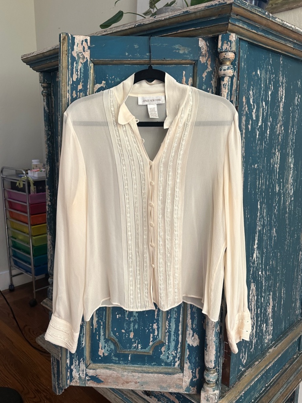 Jones New York Cream Pintuck Button-Front Blouse